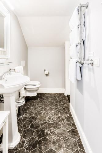 226087996 Luxury Boutique Hotel De Castillion