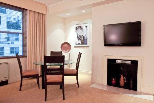 One-Bedroom King Suite image 6