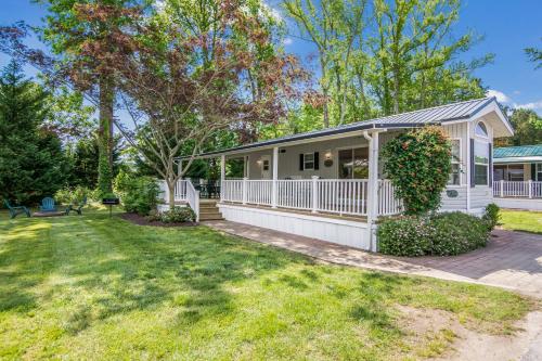 . Bethpage Hewick Two-Bedroom Cottage 26