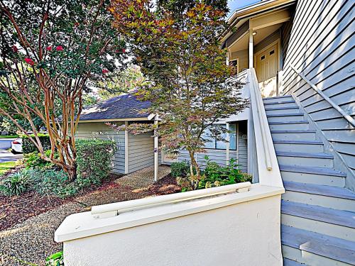 New Listing! Kingston Plantation Condo With 5 Pools! Condo - image 3