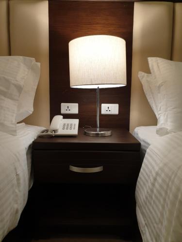 Deluxe Twin Room image 6