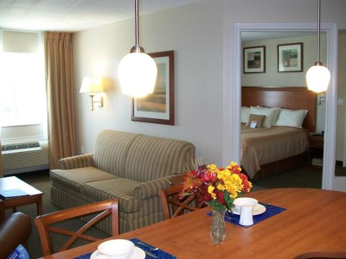 Candlewood Suites La Porte, an IHG Hotel