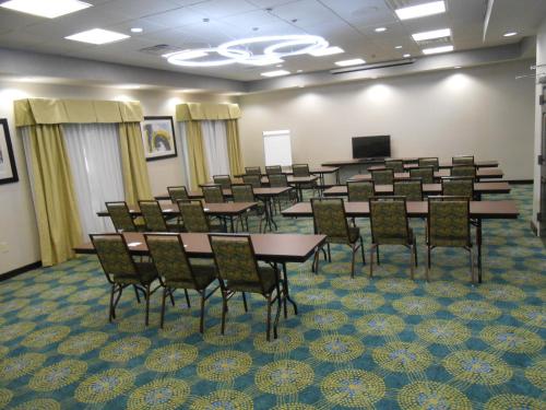 Holiday Inn Express & Suites Houston Northwest-Brookhollow an IHG Hotel - image 2