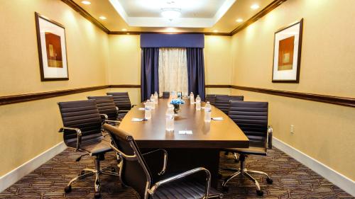 Holiday Inn Express Hotel & Suites Waller By IHG - 회의실/연회장