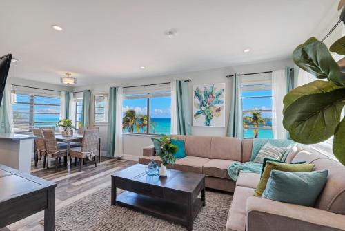 Oceanfront 2 B/R for 6*NEW RENO- SPECTACULAR VIEWS