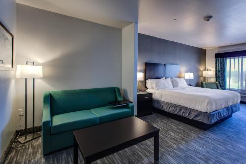 Holiday Inn Express & Suites - Gatesville