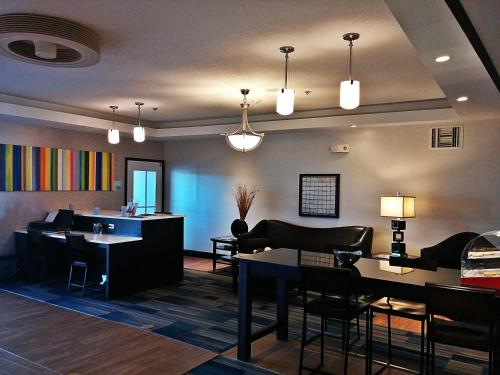 Holiday Inn Express & Suites - Miami, an IHG Hotel