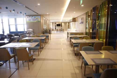 Holiday Inn Express Yingkou Onelong Plaza, an IHG Hotel