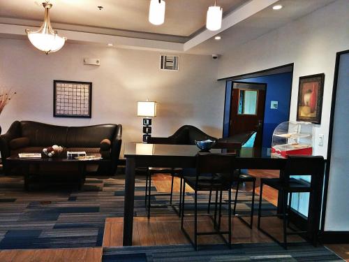 Holiday Inn Express & Suites - Miami, an IHG Hotel