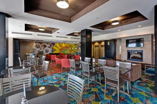 Holiday Inn Express Northwest Maize By IHG - 식음료(F&B)