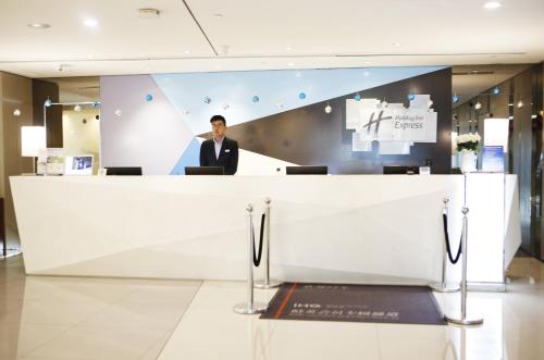 Holiday Inn Express Yingkou Onelong Plaza, an IHG Hotel