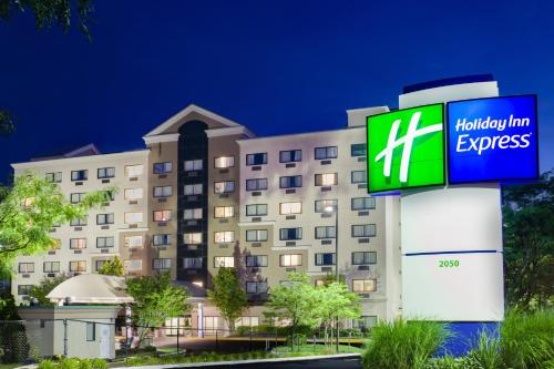 Holiday Inn Express Hauppauge-Long Island, an IHG hotel - Hotel - Hauppauge