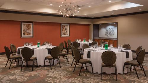 Holiday Inn & Suites Houston West - Westway Park, an IHG Hotel