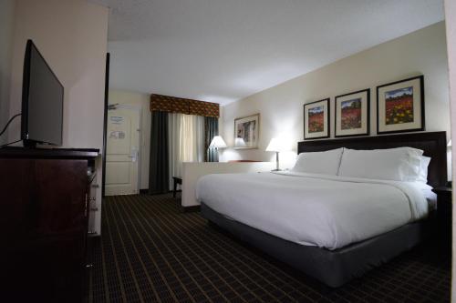 Holiday Inn Hazlet, an IHG Hotel