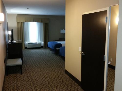 2 queen beds