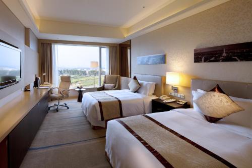 226130702 Crowne Plaza Guangzhou Huadu by IHG - Free Shuttle bus between hotel to Exhibition Center During Canton Fair