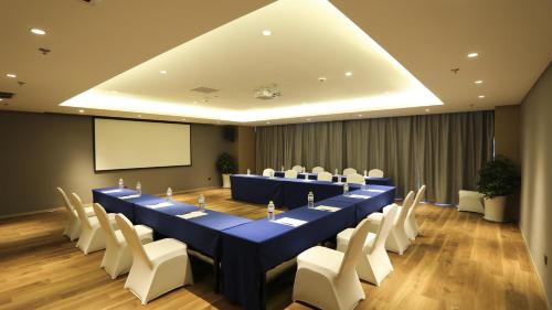 Holiday Inn Express Linyi Riverside, an IHG Hotel photo 4
