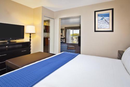 Holiday Inn Express Mackinaw City