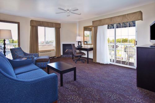 Holiday Inn Express Mackinaw City an IHG Hotel - main image