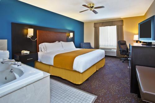 Holiday Inn Express Mackinaw City