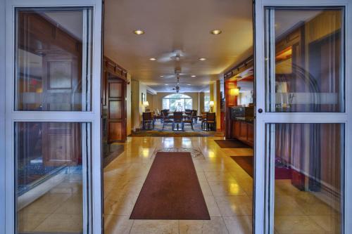 Holiday Inn Express Mackinaw City an IHG Hotel - image 3