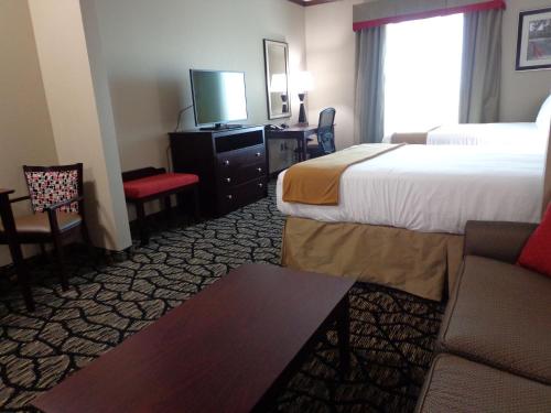 Holiday Inn Express and Suites Lubbock South, an IHG Hotel