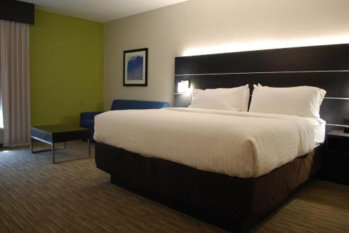 Holiday Inn Express Hotel & Suites Kingsport-Meadowview I-26 By IHG