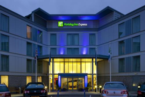 Holiday Inn Express London Stansted Airport, an IHG Hotel, hotel in Takeley