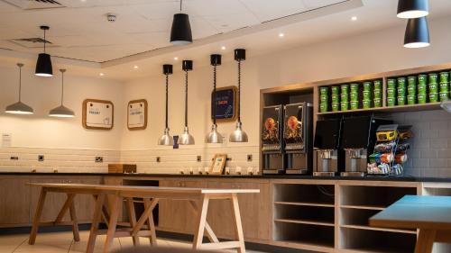 Holiday Inn Express London Stansted Airport an IHG Hotel - image 9