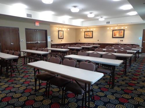 Holiday Inn Express and Suites Lubbock South an IHG Hotel - main image