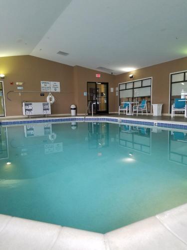 Holiday Inn Express Hotel & Suites Kingsport-Meadowview I-26 By IHG - 수영장