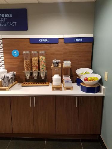 Holiday Inn Express Hotel & Suites Kingsport-Meadowview I-26 By IHG - 식음료(F&B)