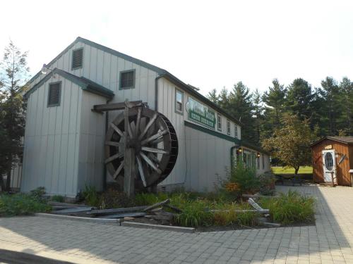 Holiday Inn Express Hocking Hills-Logan, an IHG Hotel