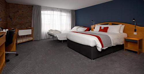 Holiday Inn Express Liverpool-Albert Dock an IHG Hotel - image 6