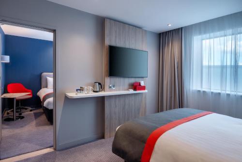 Holiday Inn Express - London Heathrow T4 an IHG Hotel - image 13