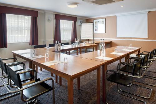 Holiday Inn Express Leeds-East an IHG Hotel - image 9