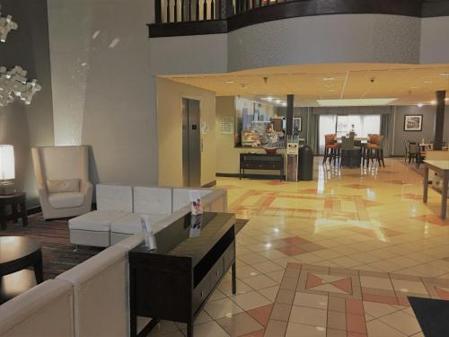 Holiday Inn Express Hotel & Suites Laurinburg, an IHG Hotel