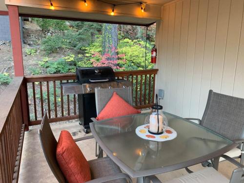 YoBee! Park Reservation Included! Heart of Yosemite - Homey Studios and Breakfast YoBee! Park Reservation Included! Heart of Yosemite - Homey Studios and Breakfast