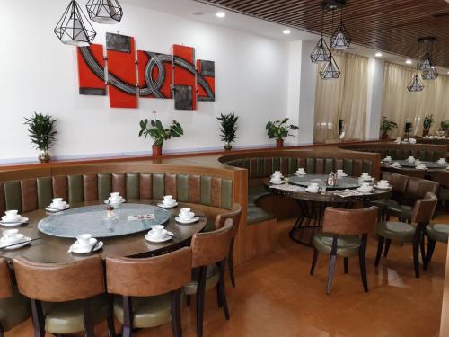 Restaurant, Kaiserdom Hotel Guangzhou Airport Branch near Guangzhou Baiyun International Airport