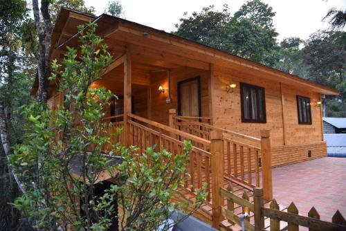 A Hotel Com Smokey Haven Wood House Cottages Homestay
