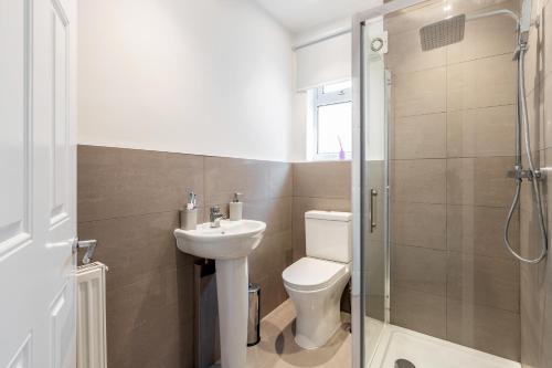 Modern 2-Bed, 2-Bath Bungalow, Dartford (foto 10)