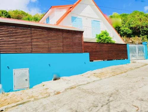 Location Maison Bleue avec piscine privative au Carbet Martinique