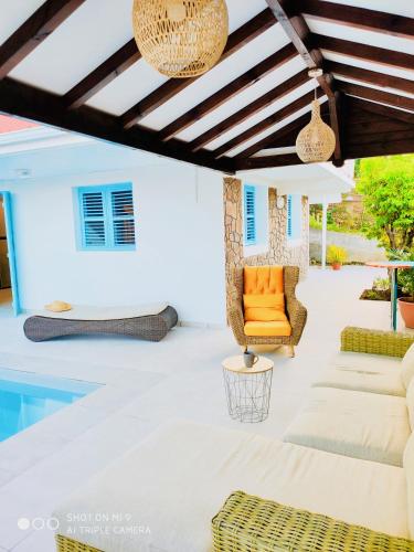 Location Maison Bleue avec piscine privative au Carbet Martinique