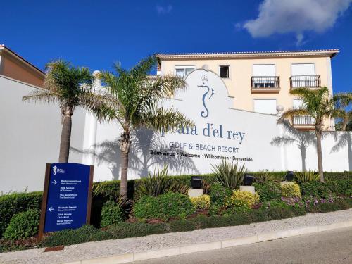  Praia Del Rey Seaview Apartment in Casal da Lagoa Seca