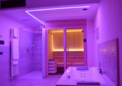 Suite with Spa Bath and Sauna