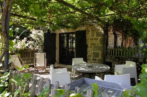 L'Oustal du Domaine de Louveraude in Chenerailles