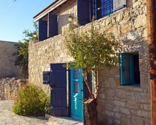 Apokryfo Traditional Guesthouse - image 10