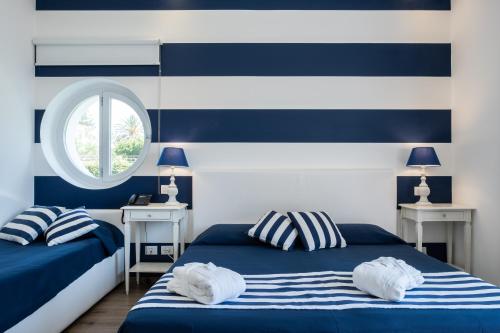 1 queen bed, 1 sofa bed