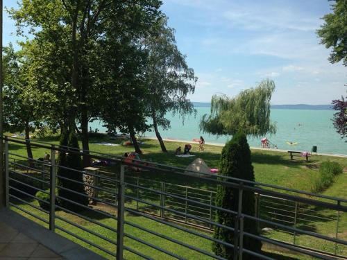  Balatoni Szellő Apartman, Pension in Siófok bei Balatonakarattya