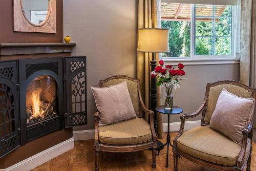 Eden Vale Inn Set in a prime location of Jayhawk (CA), Eden Vale Inn puts everything the city has to offer just outside your doorstep. The hotel offers a high standard of service and amenities to suit the individua